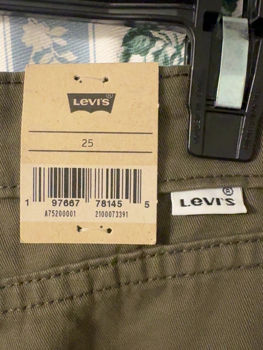 Levi’s Women’s 94’ Cargo Mini Skirt Size 25 NWT - Picture 3 of 9